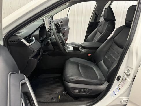Used 2022 Toyota RAV4 Limited AWD/4WD image 38