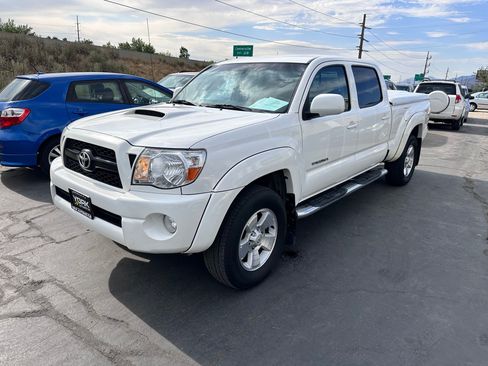 Used 2011 Toyota Tacoma 4x4 Double Cab w/ TRD Sport Pkg image 2