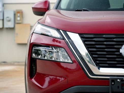 Used 2023 Nissan Rogue SV FWD image 18