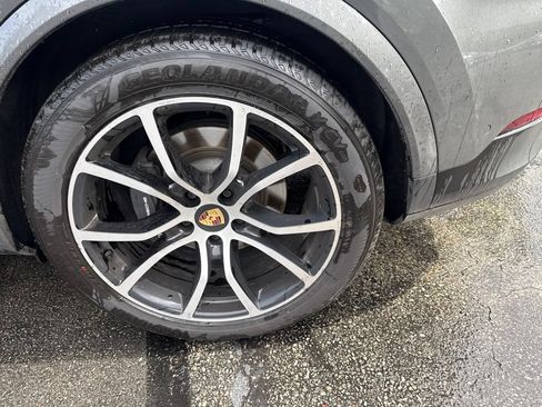 Used 2024 Porsche Cayenne Coupe AWD/4WD image 11