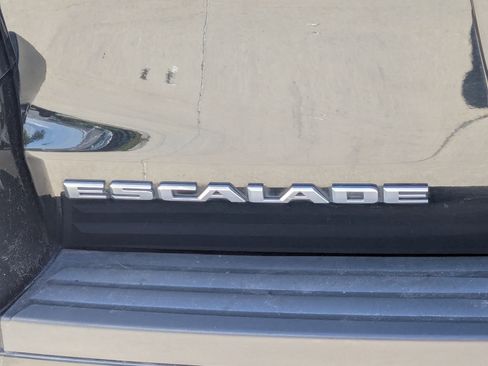 Used 2019 Cadillac Escalade Luxury AWD/4WD image 14