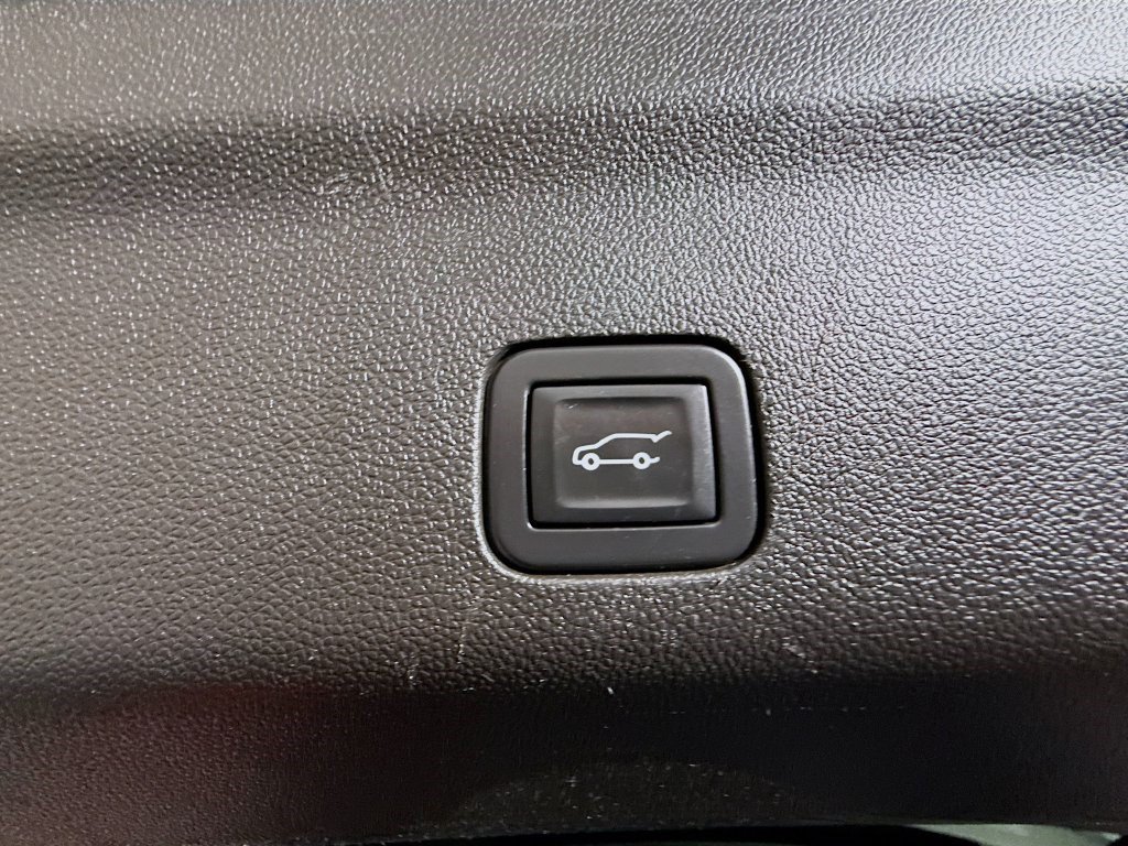 Used 2021 Chevrolet Tahoe Premier w/ Premium Package AWD/4WD image 42