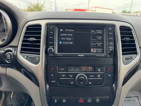 Used 2013 Jeep Grand Cherokee Laredo AWD/4WD image 21