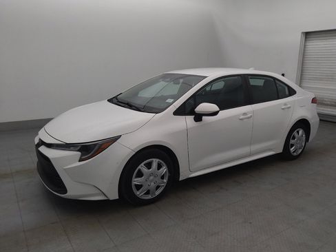 Used 2024 Toyota Corolla LE image 2
