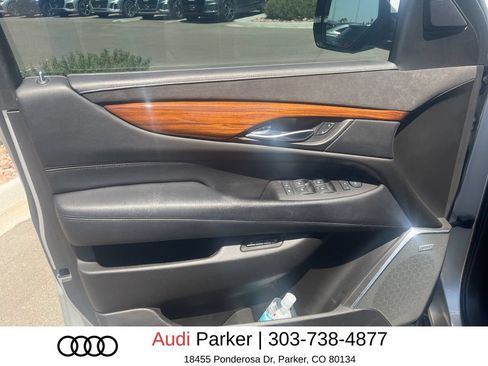 Used 2016 Cadillac Escalade Luxury AWD/4WD image 10