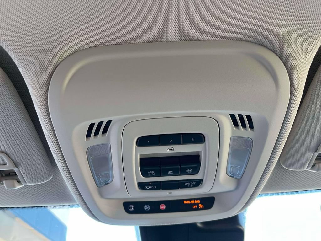 Certified 2022 Buick Envision Avenir w/ Technology Package II FWD image 36