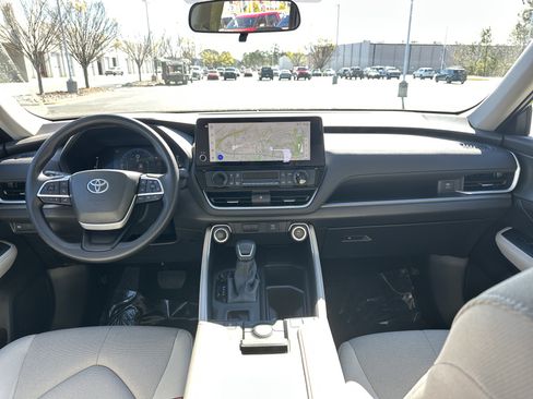 Used 2025 Toyota Grand Highlander LE image 28