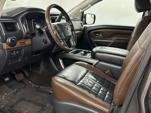Used 2018 Nissan Titan Platinum Reserve w/ Platinum Utility Package AWD/4WD image 9