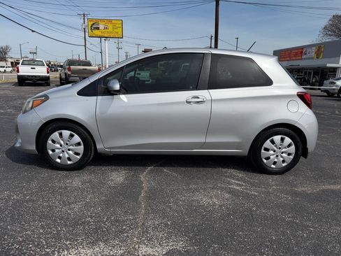 Used 2015 Toyota Yaris L image 8