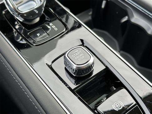New 2026 Volvo XC90 B6 Plus w/ Protection Package Premier AWD/4WD image 7