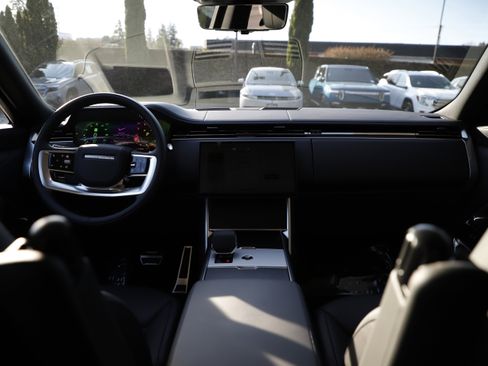 New 2026 Land Rover Range Rover Long Wheelbase SE image 14