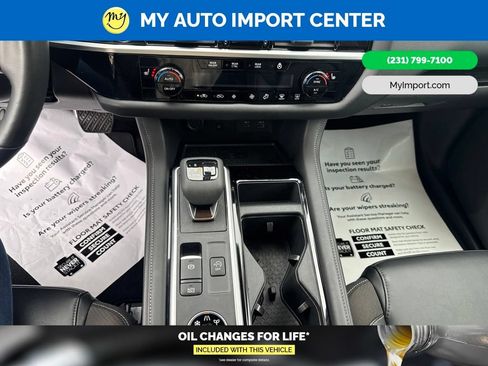 Used 2025 Nissan Pathfinder SL AWD/4WD image 22