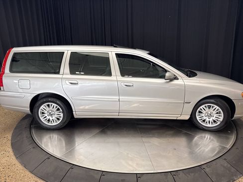 Used 2005 Volvo V70 2.4 FWD image 10