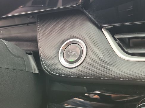 Used 2025 Chevrolet Equinox LT FWD image 28