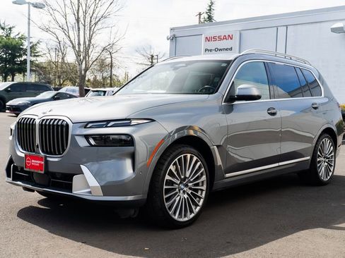 Used 2023 BMW X7 xDrive40i w/ Executive Package AWD/4WD image 3