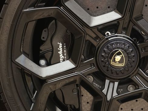 Used 2023 Lamborghini Huracan Tecnica image 24