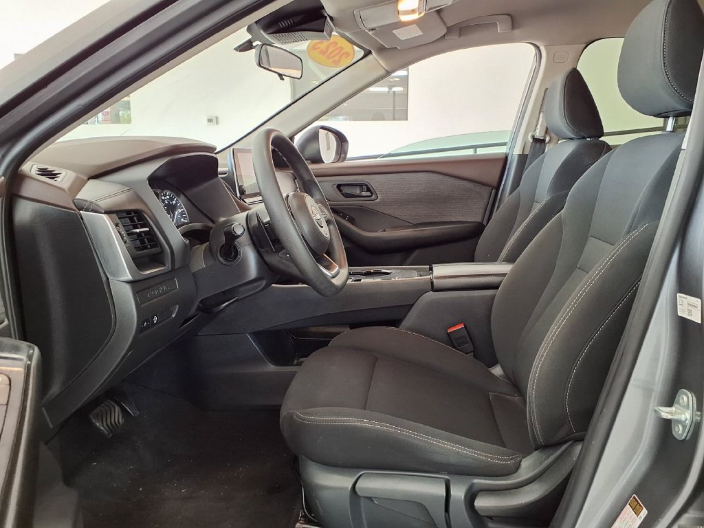 Used 2023 Nissan Rogue S FWD image 11