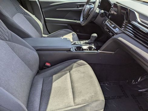 Used 2025 Toyota Camry LE image 31