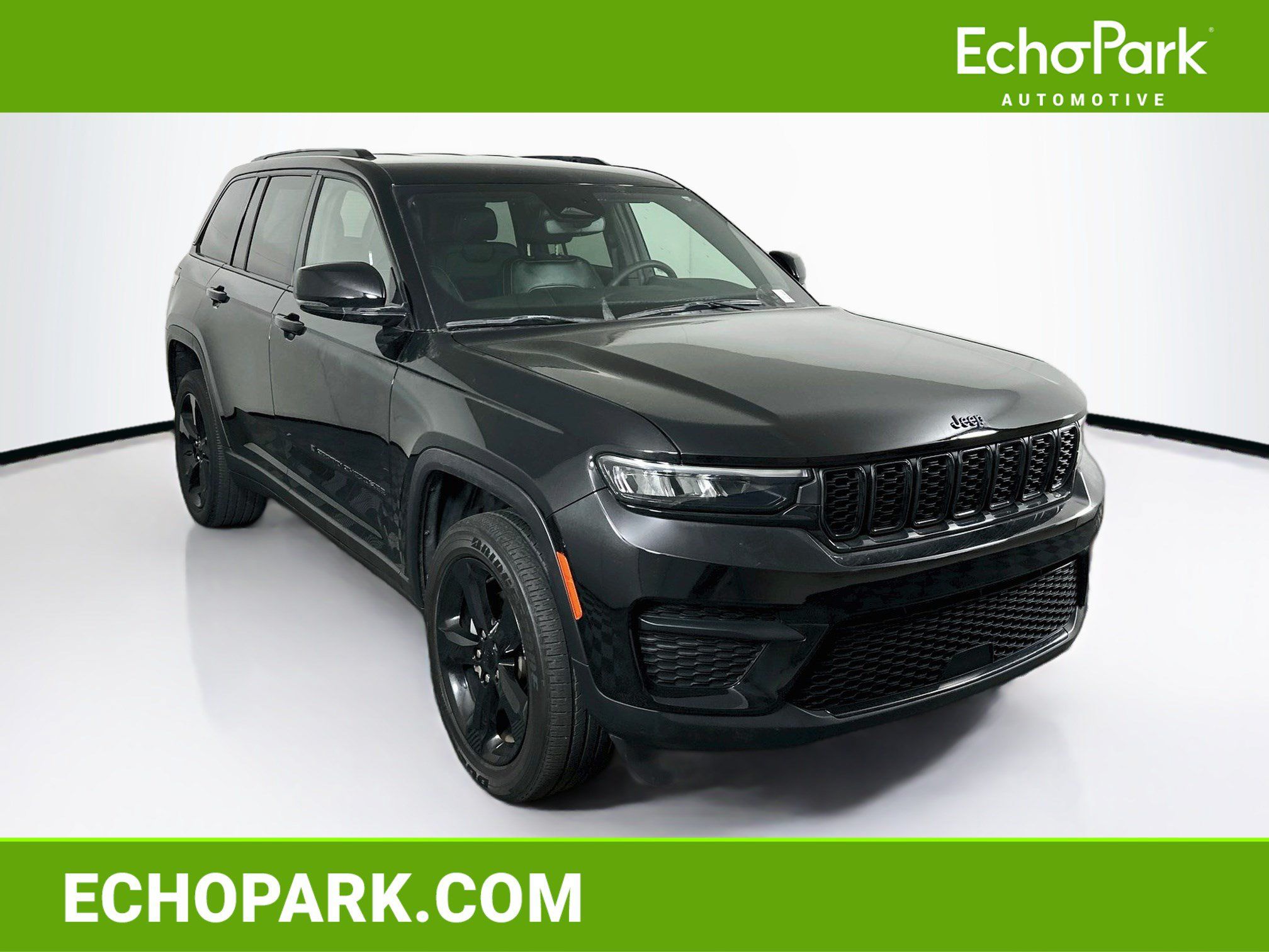 Used 2023 Jeep Grand Cherokee Altitude RWD image 1