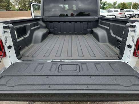 New 2025 Jeep Gladiator Willys image 35