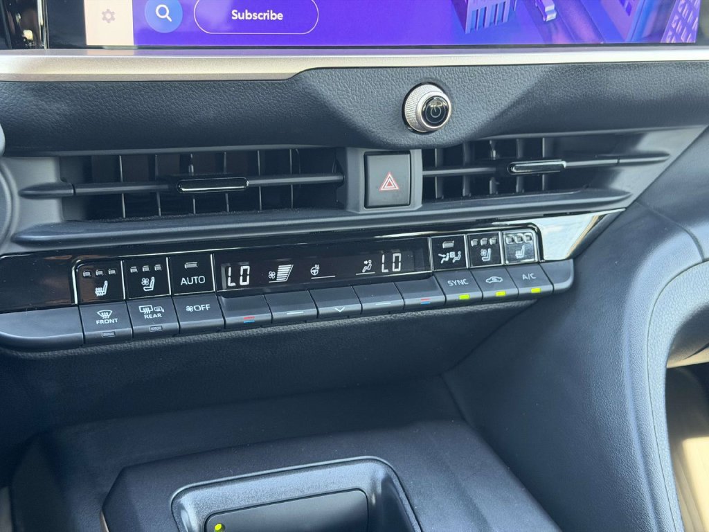 Certified 2023 Toyota Crown AWD/4WD image 6