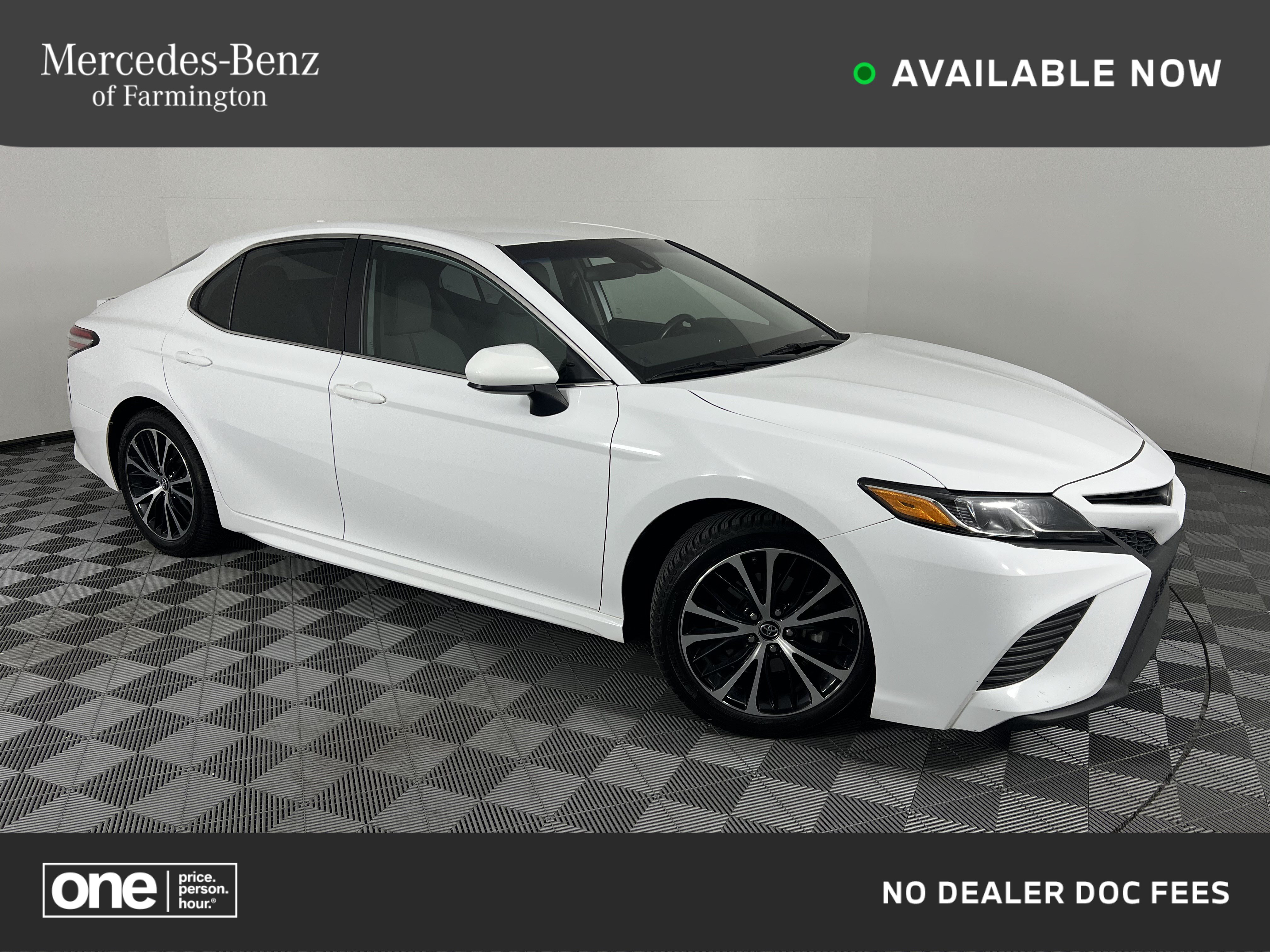 Used 2019 Toyota Camry SE FWD image 1