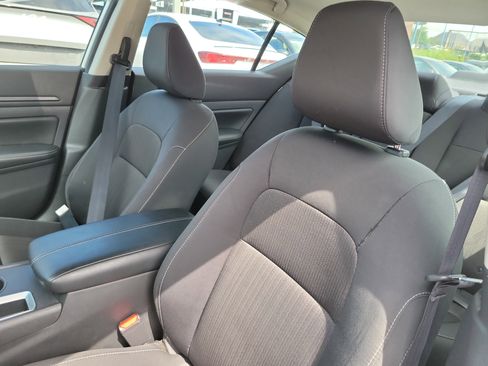 Used 2025 Nissan Altima 2.5 SV FWD image 17