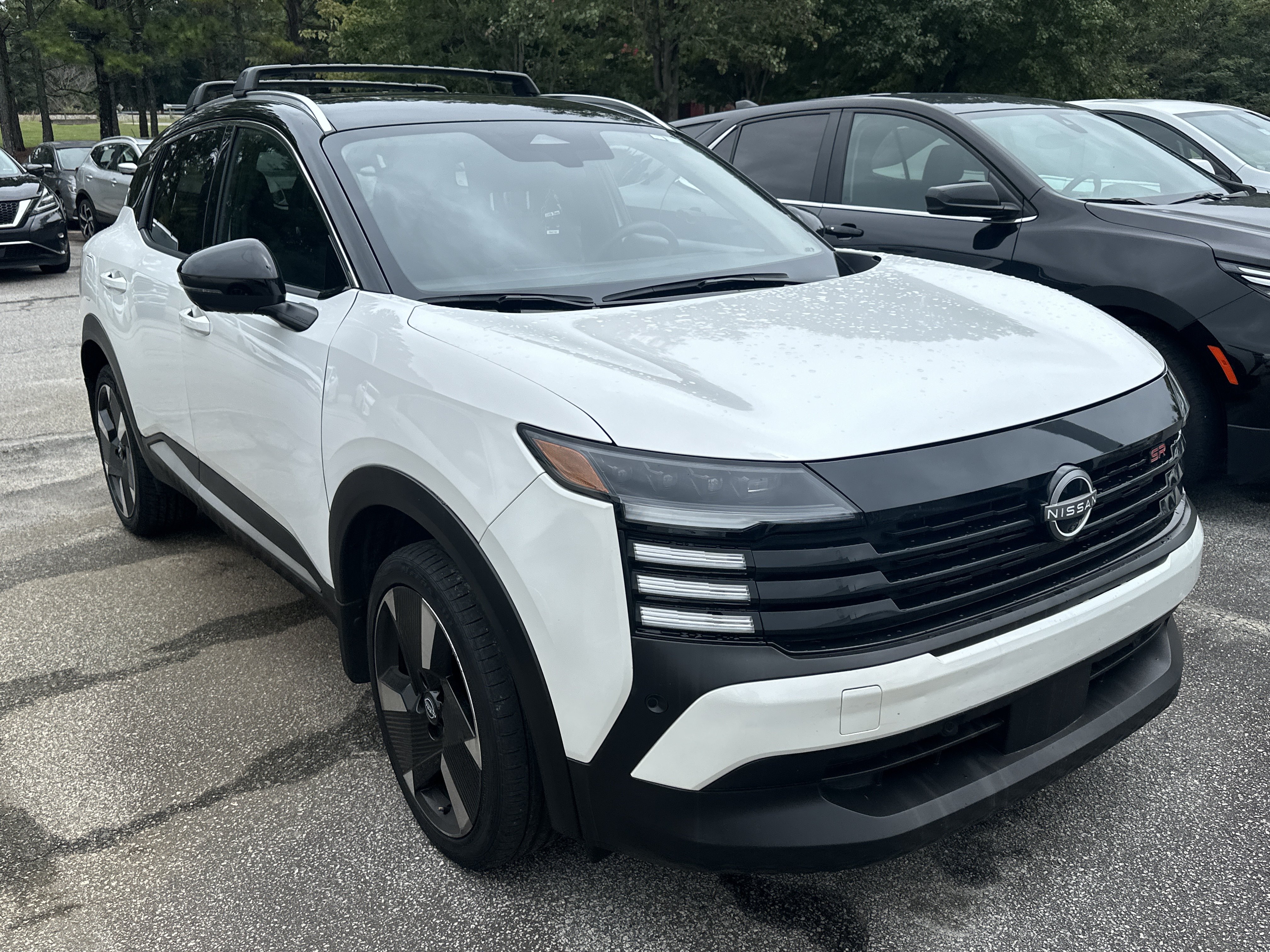 Used 2025 Nissan Kicks SR FWD image 3