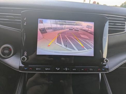 Used 2023 Jeep Wagoneer L Series II image 19