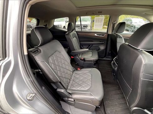 Used 2024 Volkswagen Atlas SEL Premium R-Line AWD/4WD image 15