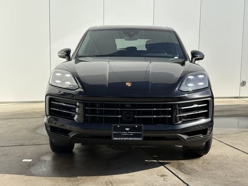 Used 2024 Porsche Cayenne image 3