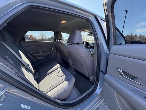 Used 2023 Hyundai Elantra SEL w/ Preferred Accessory Package image 15