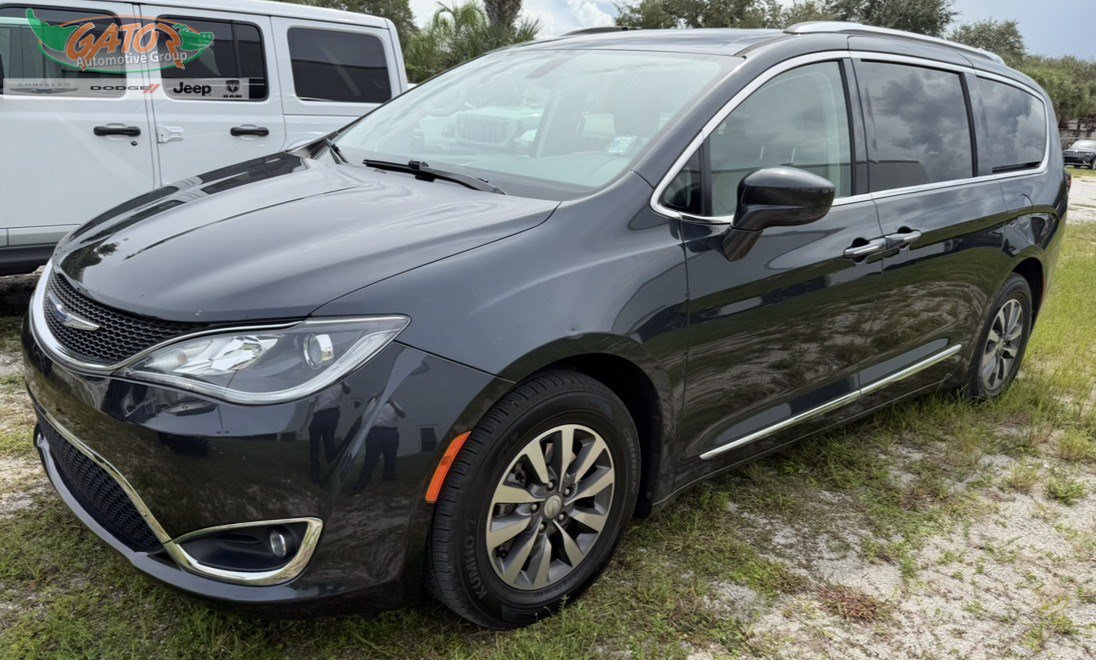 Used 2020 Chrysler Pacifica Touring-L Plus FWD image 1