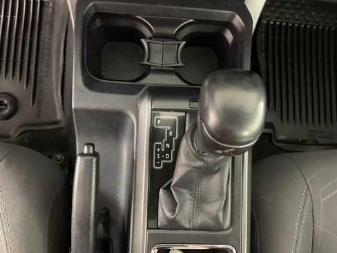 Used 2017 Toyota Tacoma TRD Off-Road w/ Premium & Technology Package image 25