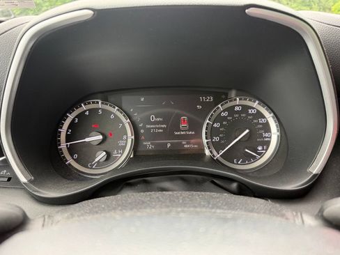 Used 2022 Toyota Highlander XLE AWD/4WD image 13