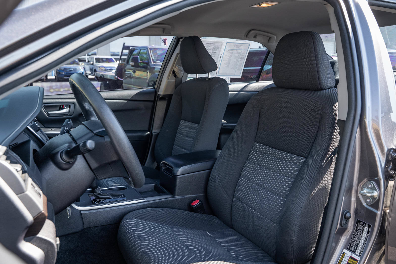 Used 2017 Toyota Camry SE FWD image 19