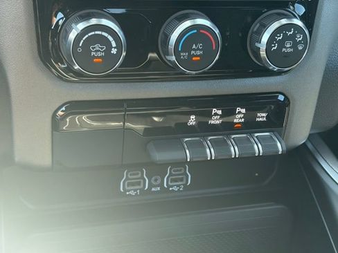 New 2026 RAM 1500 Express AWD/4WD image 19
