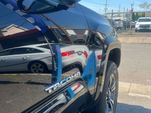 Used 2017 Toyota Tacoma TRD Off-Road image 25