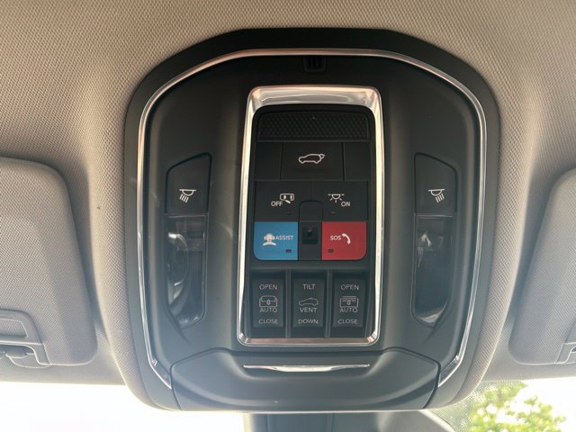 Used 2023 Jeep Grand Cherokee 4WD 4xe image 35