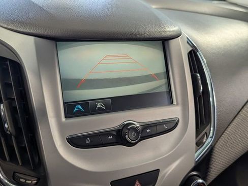 Used 2017 Chevrolet Cruze LS FWD image 20