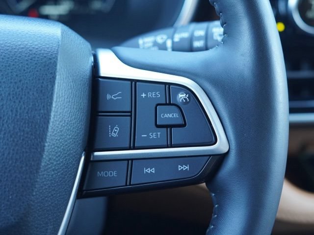 Used 2023 Toyota Highlander Platinum FWD image 24