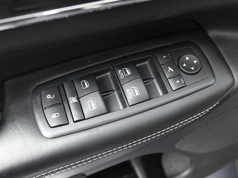 Used 2015 Jeep Grand Cherokee Overland AWD/4WD image 11