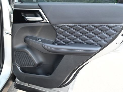 New 2023 Mitsubishi Outlander SEL image 25