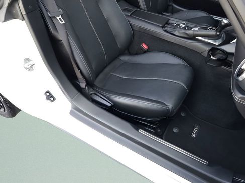 Used 2024 MAZDA MX-5 Miata RF Grand Touring RWD image 25
