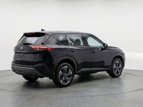 Used 2025 Nissan Rogue SV AWD/4WD image 9