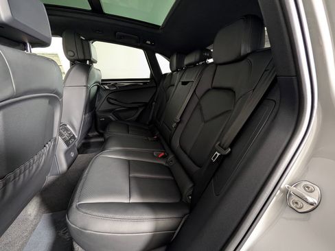 New 2026 Porsche Macan image 24