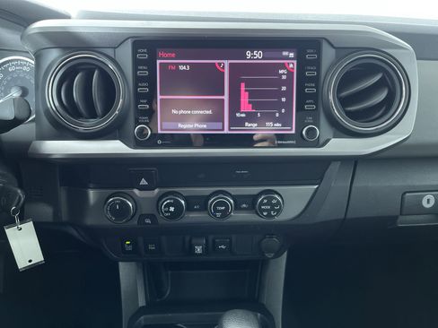 Used 2020 Toyota Tacoma SR5 image 18