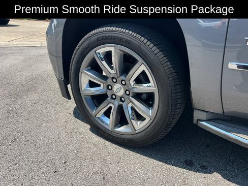 Used 2019 Chevrolet Tahoe LT w/ LT Signature Package RWD image 11