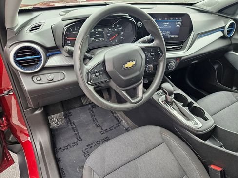 Certified 2024 Chevrolet Trax LS FWD image 13