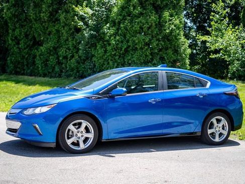 Used 2017 Chevrolet Volt LT w/ Comfort Package FWD image 8